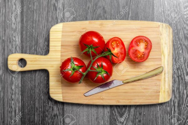 TOMATO CHOPPING BOARD